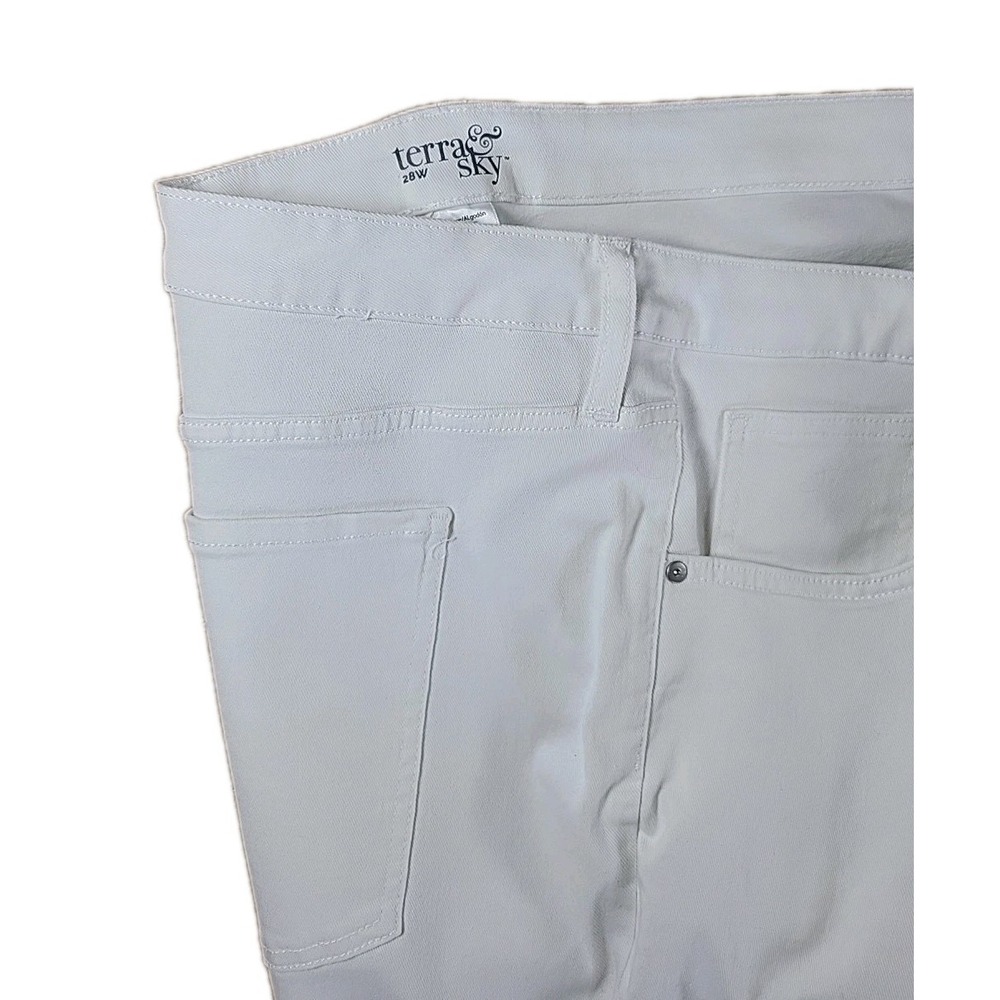 Terra and Sky Women's Plus Core Denim Straight Leg  WHITE Jeans 28W NWT‎
